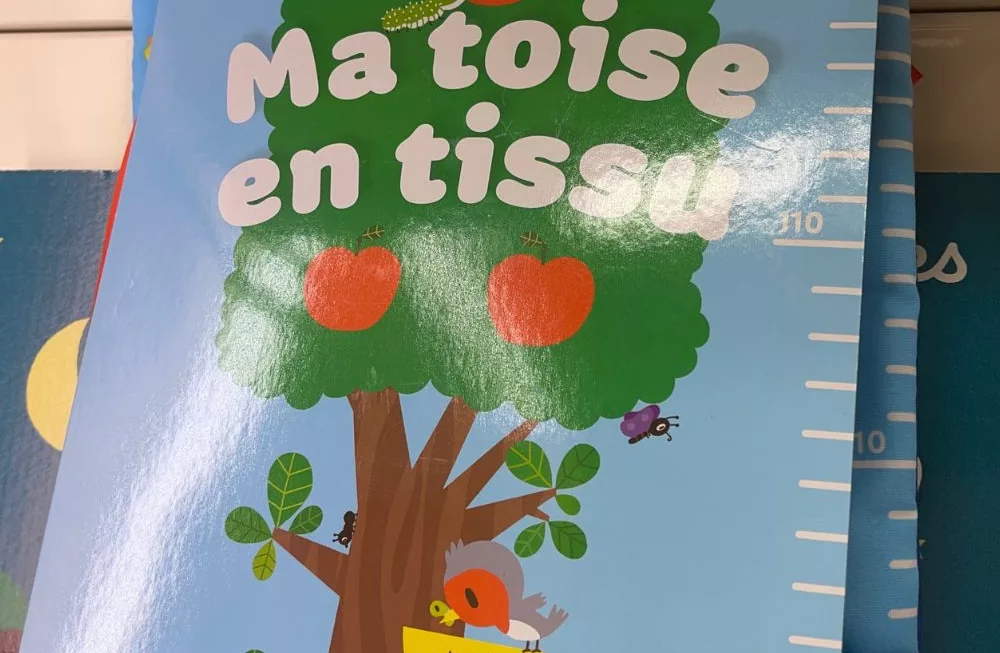 Une toise en tissu emballée donc non dépliée