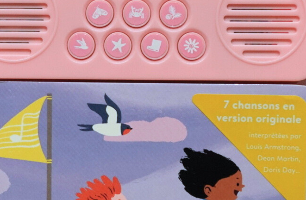 Un livre musicale dont la poignée est en forme de boumbox