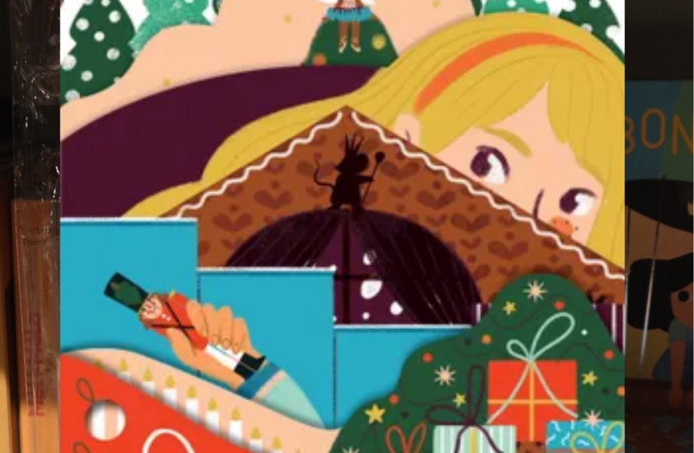 Un livre cartonné avec des découpes reprenant l'ensemble de l'histoire