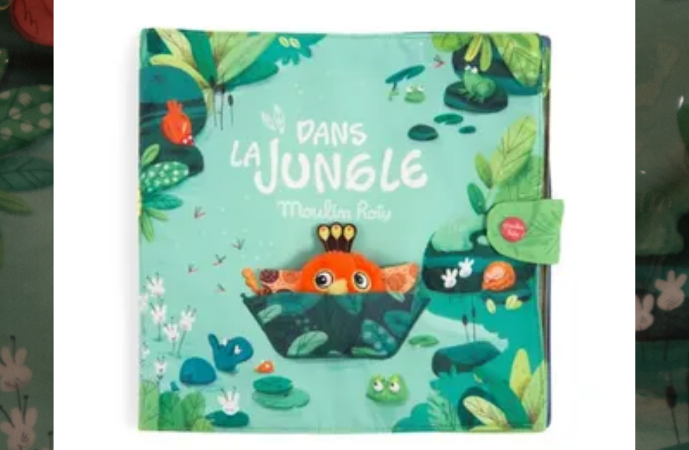 Grand livre d'activité en tissus avec une marionnette dans la poche centrale de la couverture